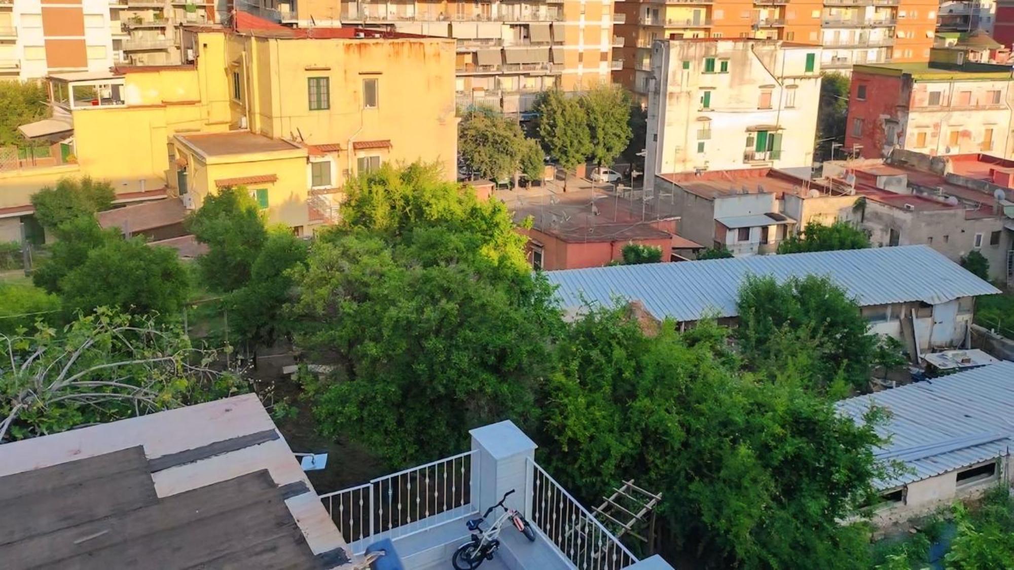 Tra I Giardini Della Scalinata Di San Gennaro Apartamento